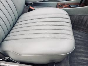 Mercedes-Benz 560 SL 1986 года  (NA)